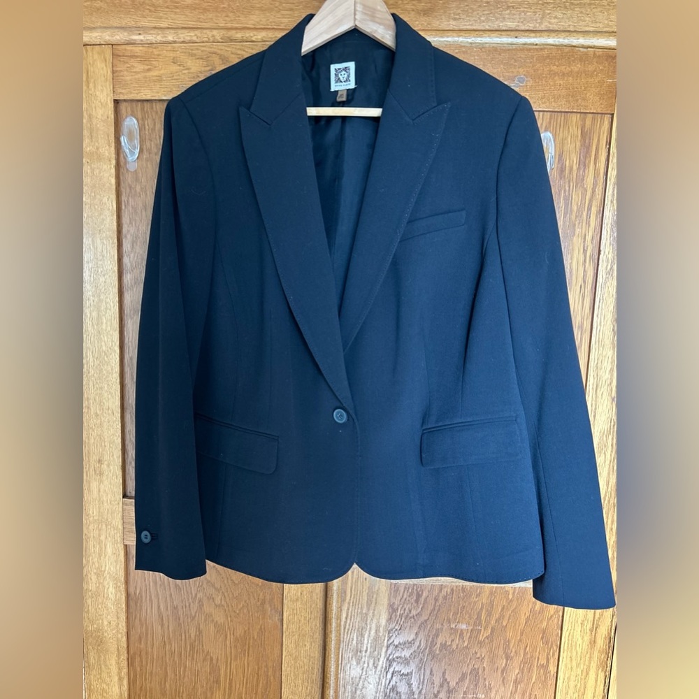 Anne Klein black blazer. Clasic style, 1 button, 3 pockets 16W. Great condition